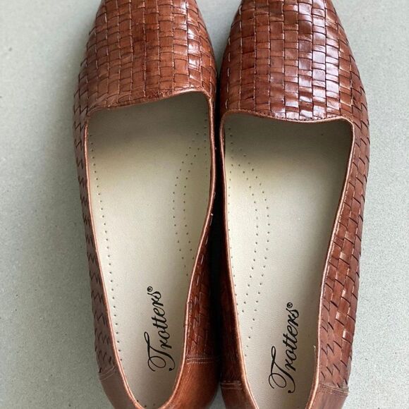 Trotters Women's Leather Liz Almond-Toe Cognac Loafer, Size 11 Narrow - Picture 7 of 8